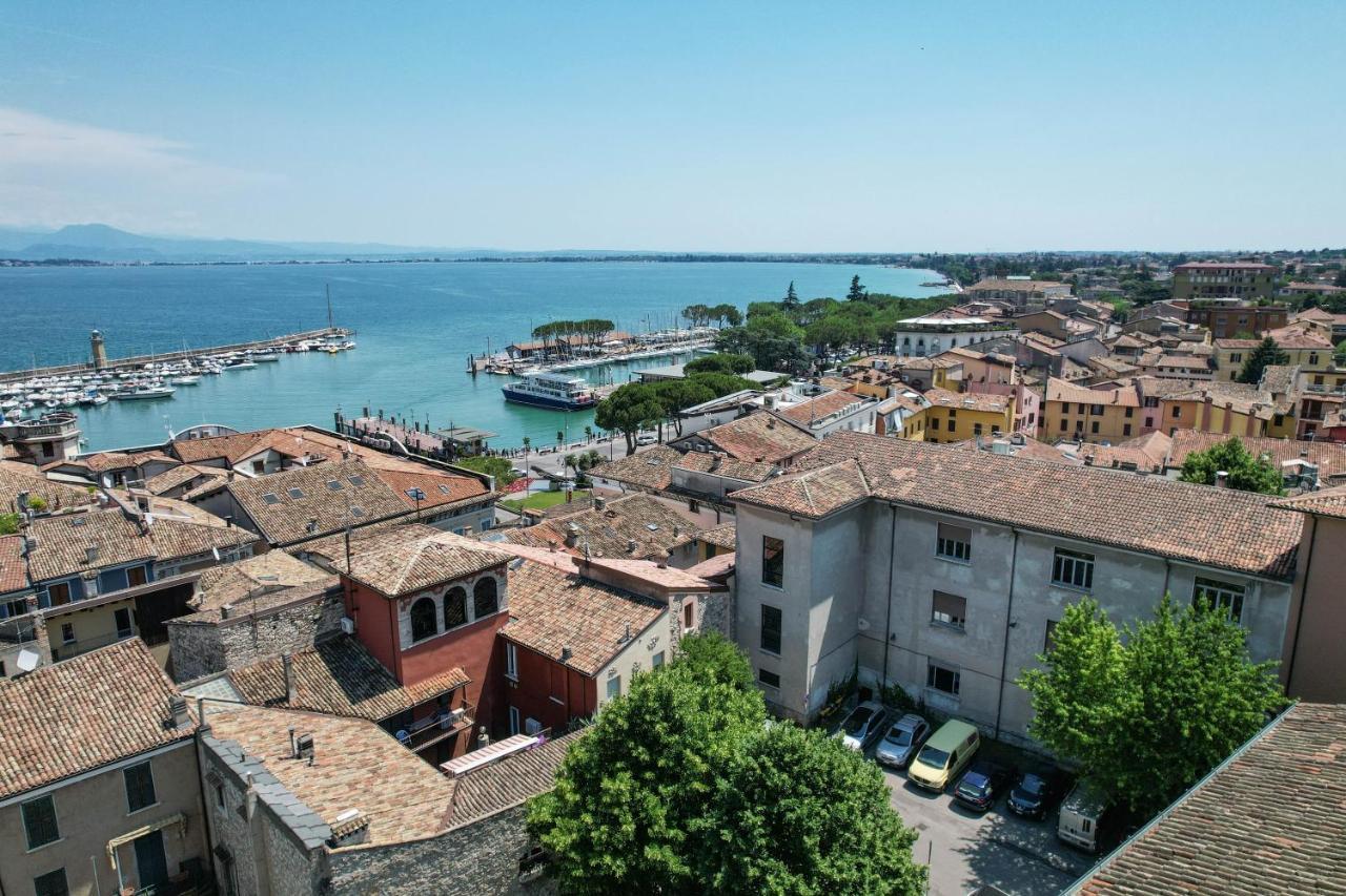 Steps From The Lake - Charme In The Inner City Desenzano del Garda Exterior foto